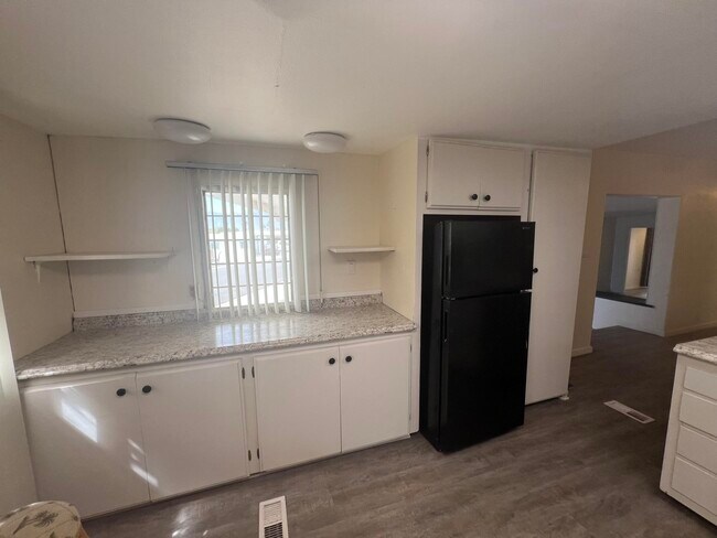 Building Photo - 69470 Midpark Dr