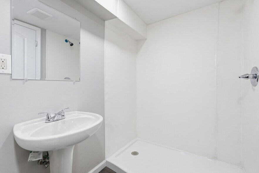 Building Photo - 904 Studer Ave