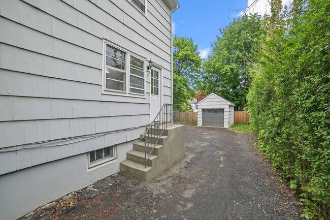 Building Photo - 59 Bernards Ave