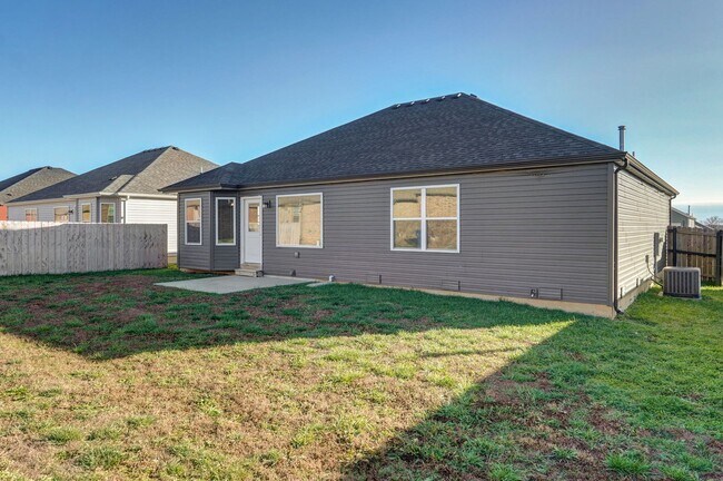 Building Photo - Modern 3 Bed / 2 Bath Home