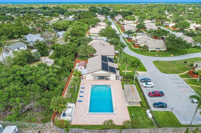 Building Photo - 7914 SE Villa Cir