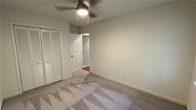 Building Photo - 109 Doves Ln