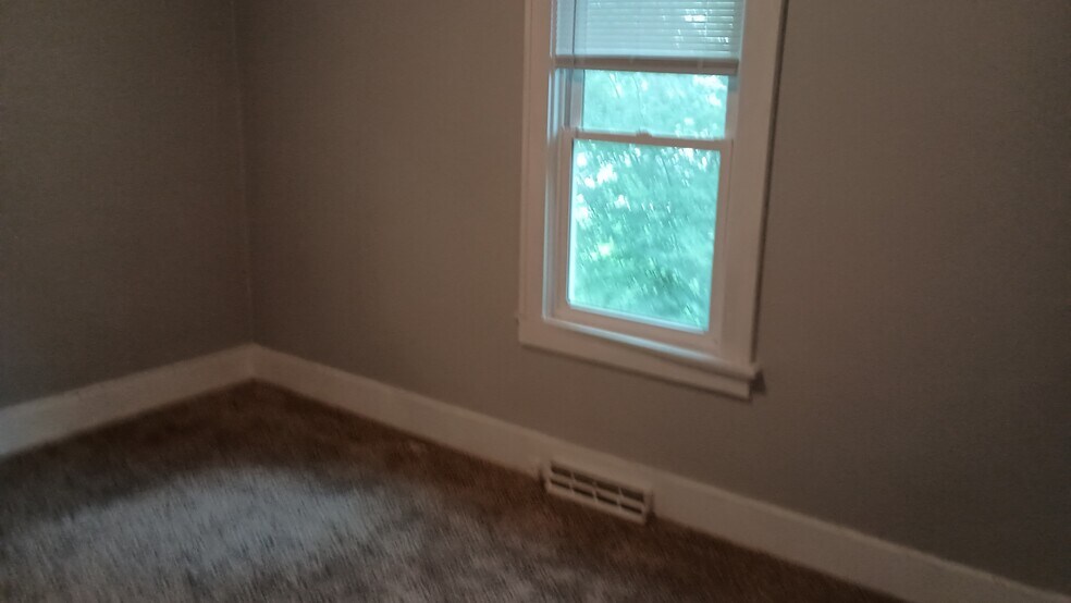 Bed 1 - 1801 S Spring Ave