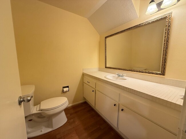 Building Photo - 2 Bed/2.5 Bath Townhome with Garage, Pool and Tennis Court