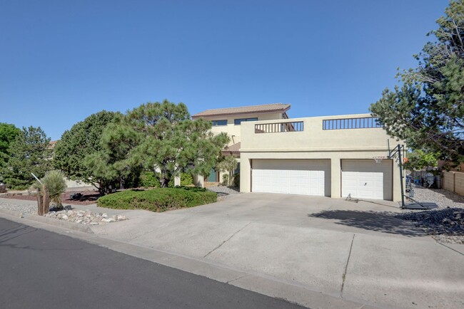 Building Photo - Stunning 4-Bedroom Albuquerque Foothill Ho...