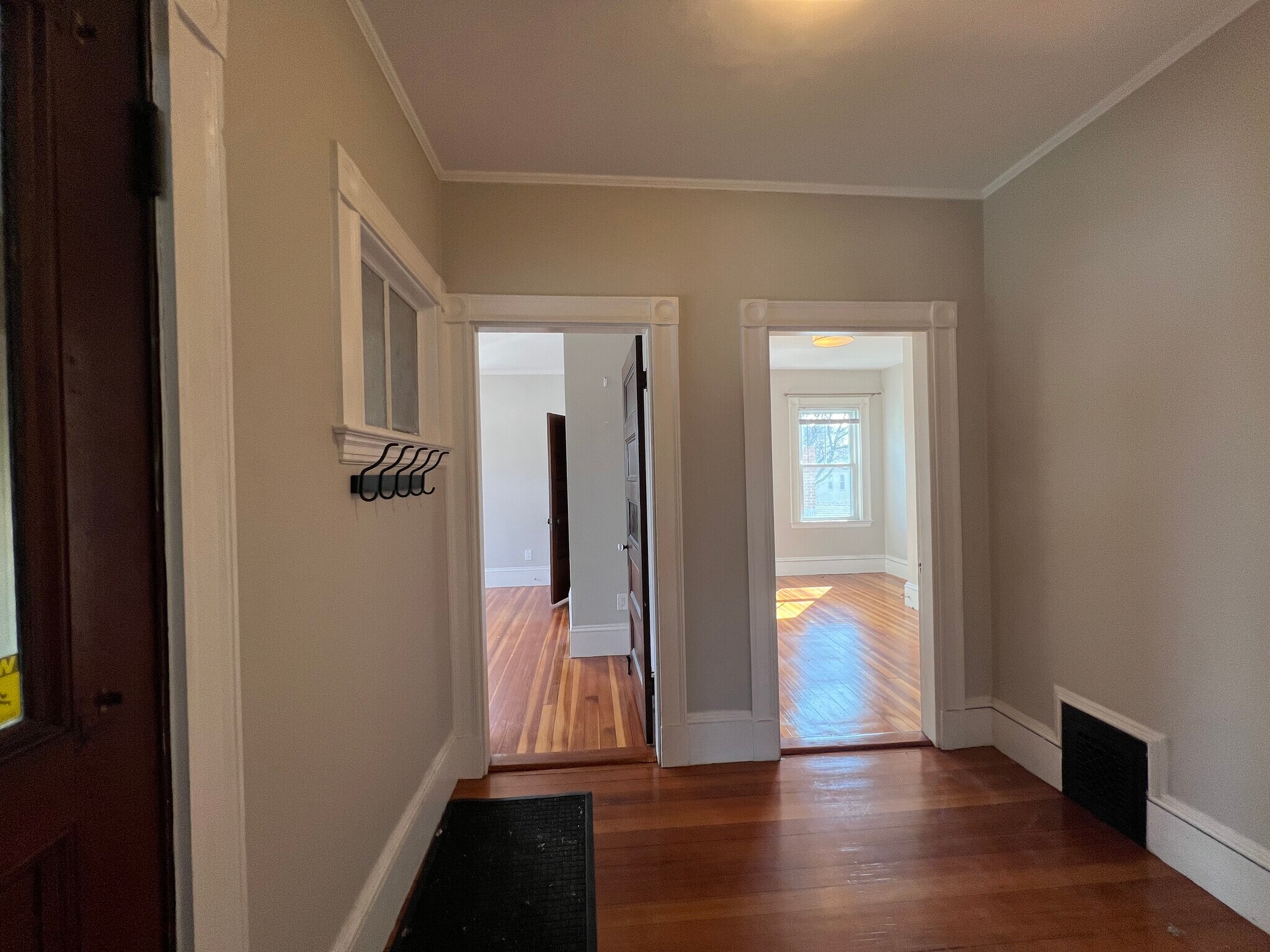 Building Photo - 107 Oxford St