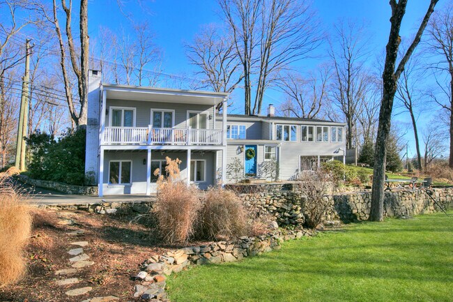 Building Photo - 562 Canoe Hill Rd