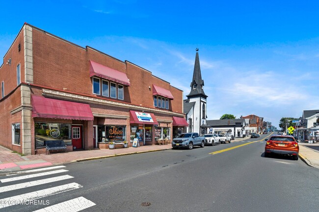 Building Photo - 229 2nd St