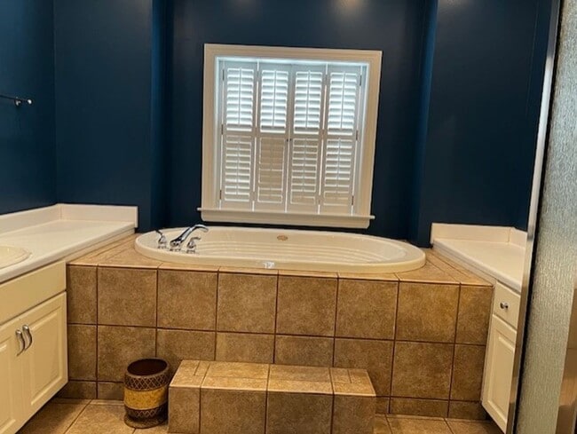 Building Photo - Bermuda Pointe