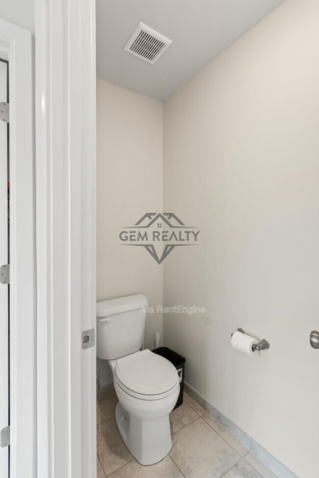 Building Photo - 102 Monroe St