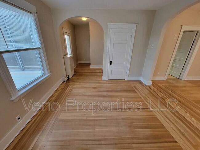 Building Photo - 307 Altamont Ave.