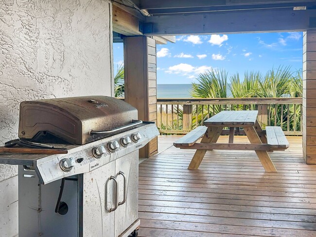 Building Photo - Amazing 3-Bed Condo with HUGE porch on the...