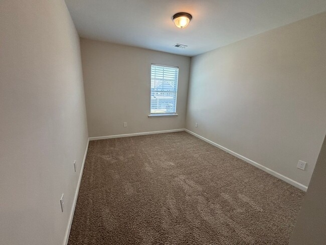 Building Photo - 377 Baymont Dr