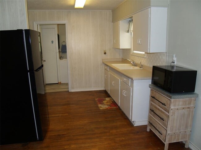 Building Photo - 11131 Woodside Dr