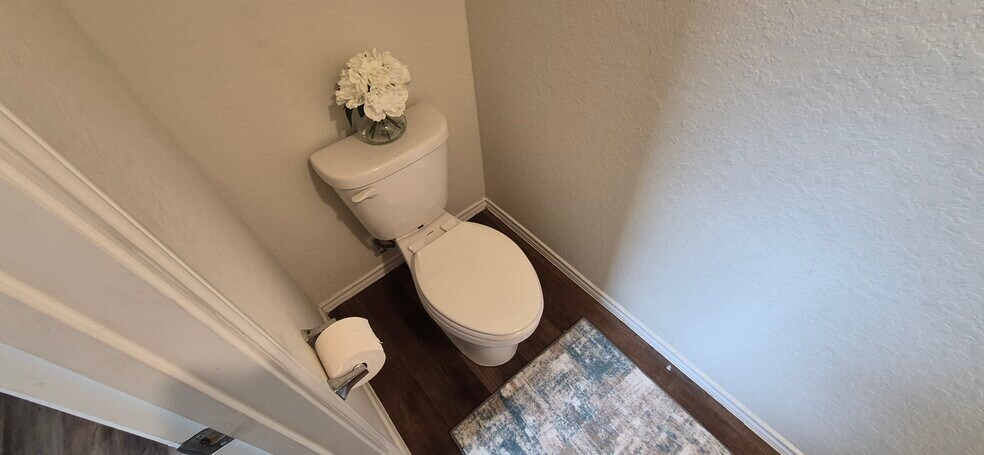 Building Photo - 5819 Rolling Gln