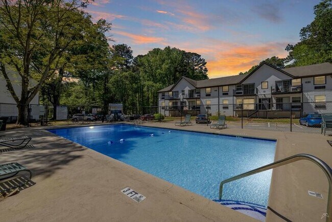 Building Photo - Spacious Apts - Excellent Tucker Location