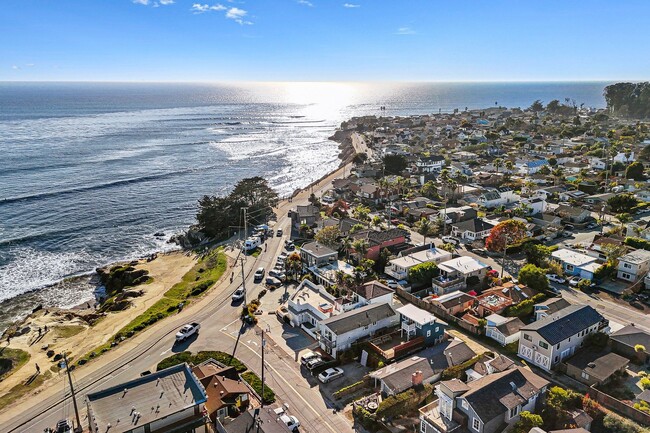 Building Photo - Stunning Home | Coastal Living | Ocean Views