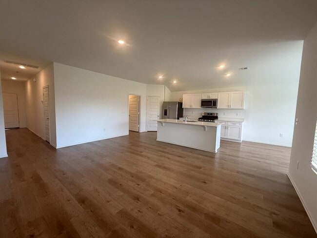Building Photo - 16213 Maroon Dr