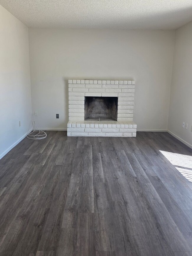 Building Photo - 7217 Cranbrook Ave
