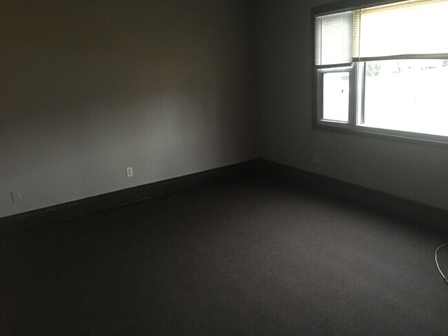 Building Photo - 290-330 N 3rd St