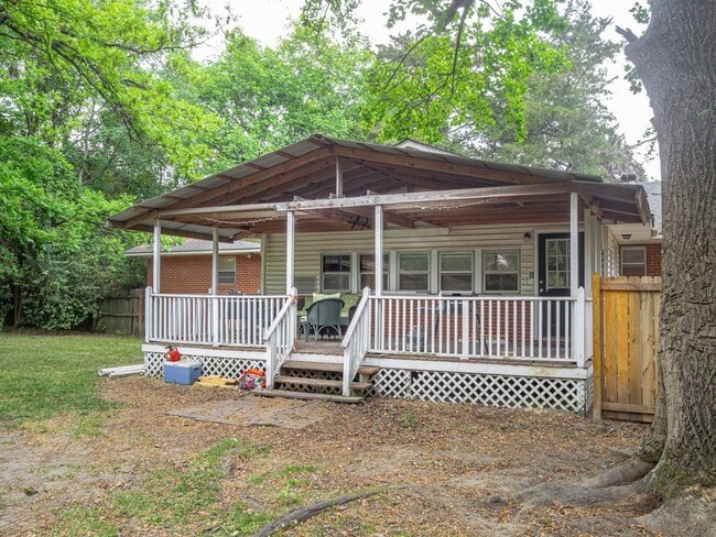 Building Photo - 411 College Blvd