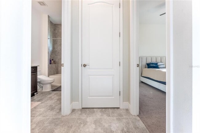 Building Photo - 13019 Stanthorne Ave