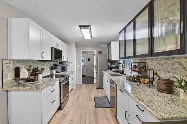 Building Photo - 889 Torchwood Dr