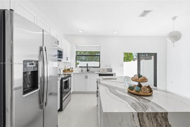 Primary Photo - 10537 W 32nd Ln