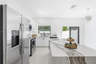 Building Photo - 10537 W 32nd Ln