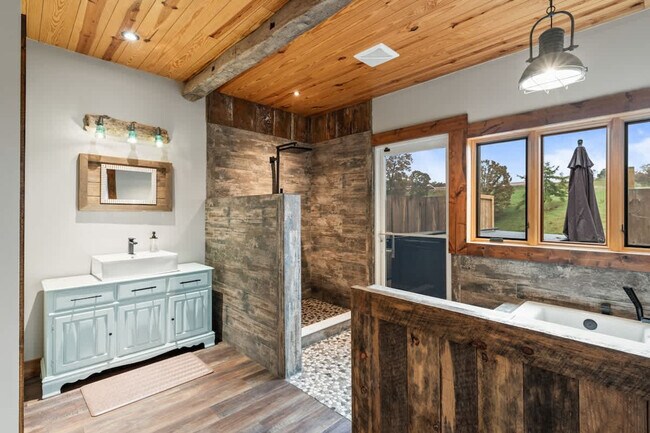 Building Photo - 299 Westview Dr