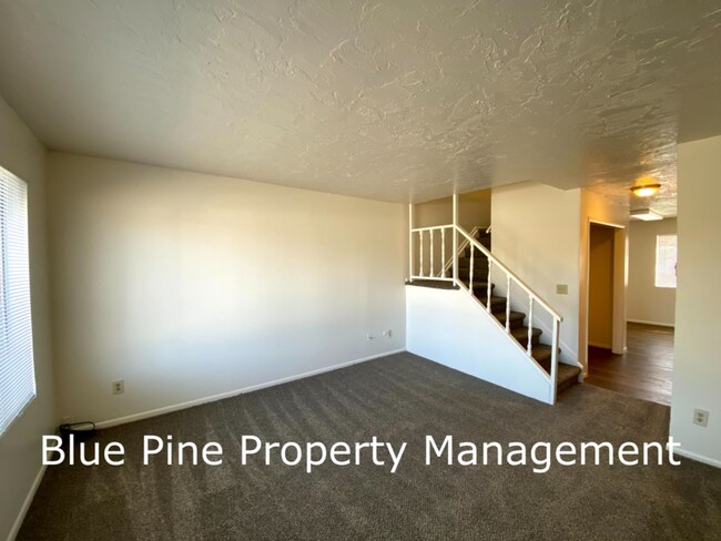 Building Photo - 320 E 14th St