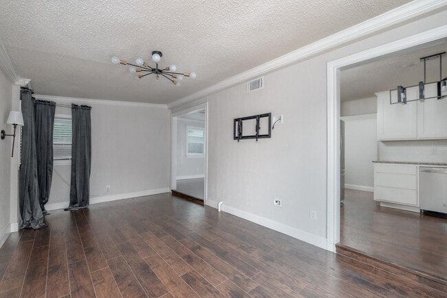 Building Photo - 3042 S 28th St