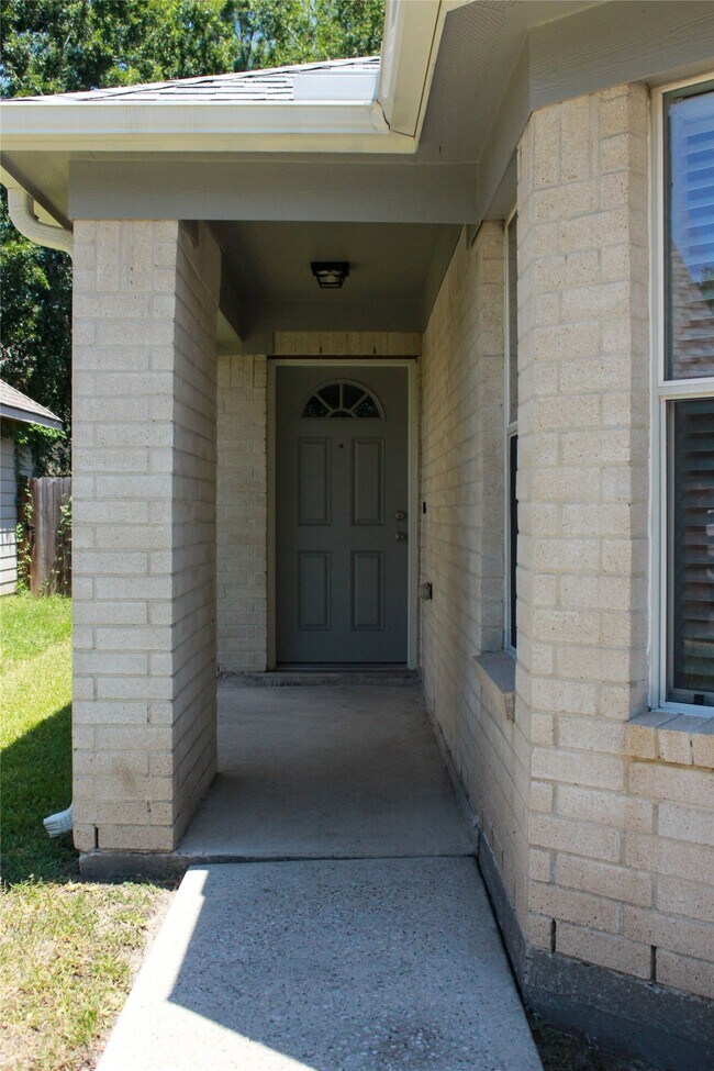 Building Photo - 16945 Scenic Knoll