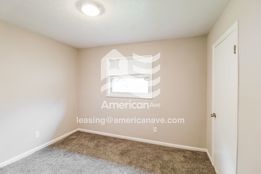 Building Photo - 2227 Danbury Dr