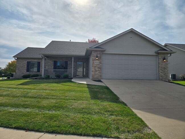 Primary Photo - COMMINNG SOON - 4 BED 3 1/2 BATH HOUSE