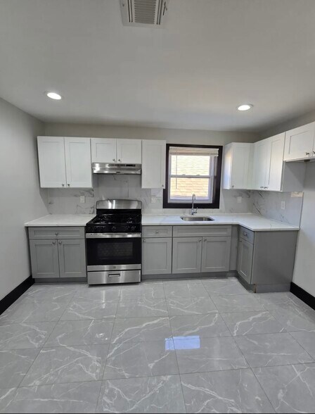 Building Photo - 45 N 6th St
