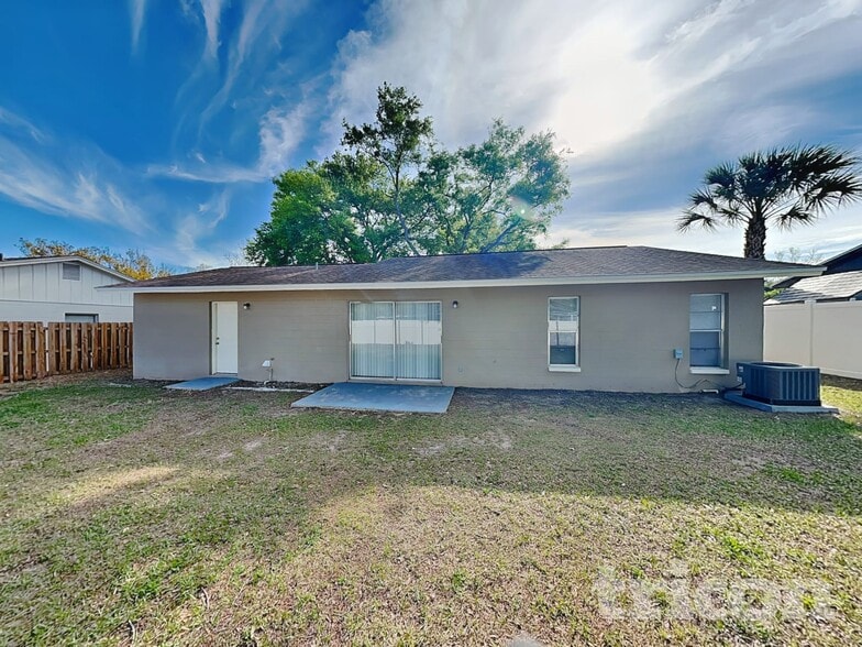 Building Photo - 2704 Mnr Hl Dr