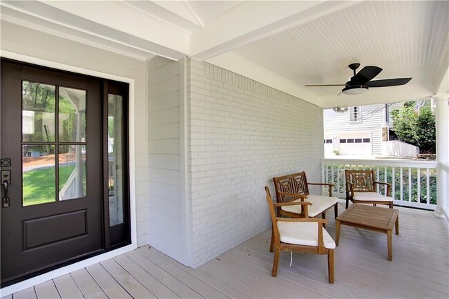 Building Photo - 455 Persimmon Ln