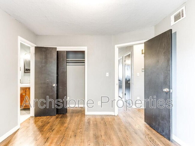 Building Photo - 608 Holoway Dr