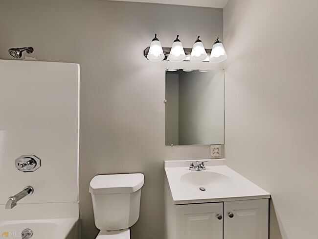 Building Photo - 908 Kennesaw Dr