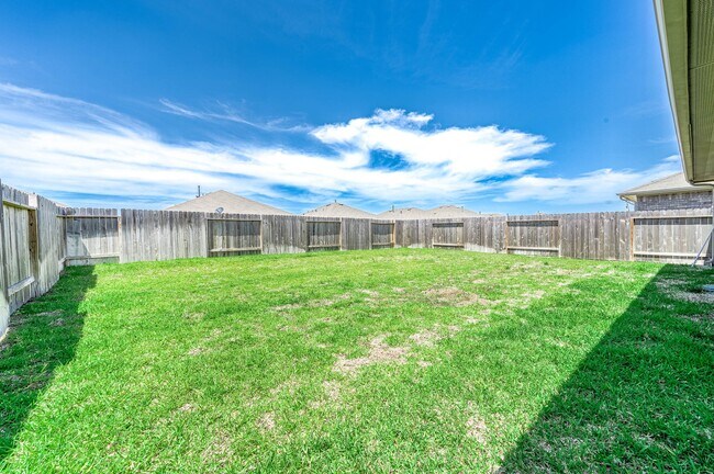 Building Photo - 22810 Panaro River Dr