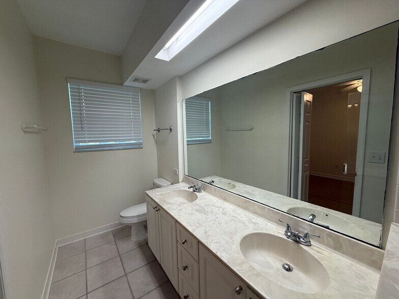 Building Photo - 90 San Juan Dr