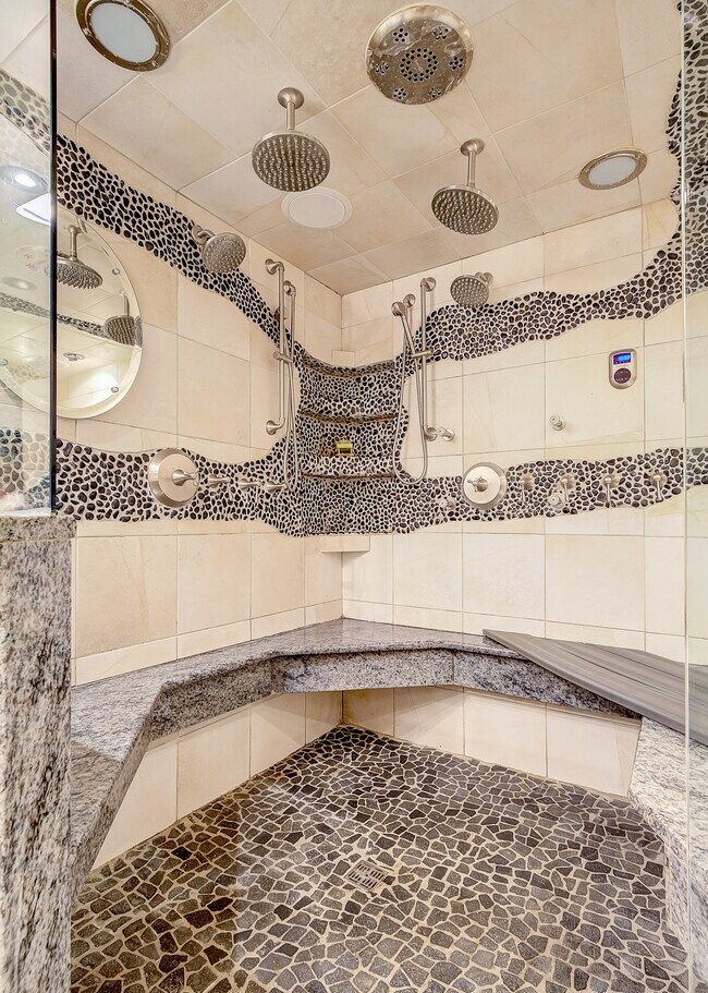 Building Photo - 8280 Queen St