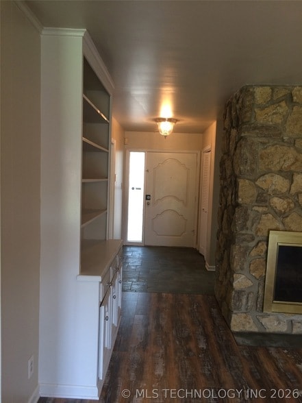 Building Photo - 4912 S Knoxville Pl