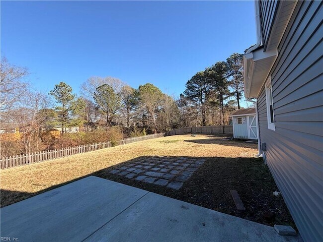 Building Photo - 5492 Pocono Pl