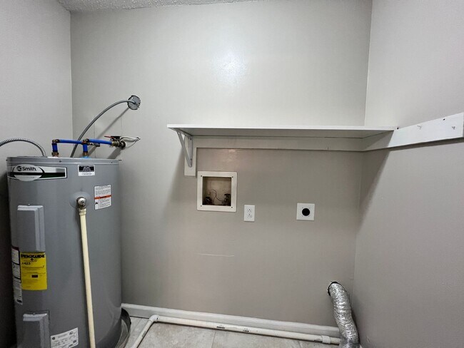 Building Photo - Four bedroom home in Norfolk - Beautiful Backyard