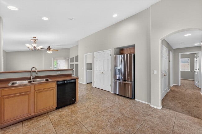 Building Photo - Spacious Gilbert Corner Lot Rental with 4 Bedrooms, Vaulted Ceilings & Private Backyard Retreat