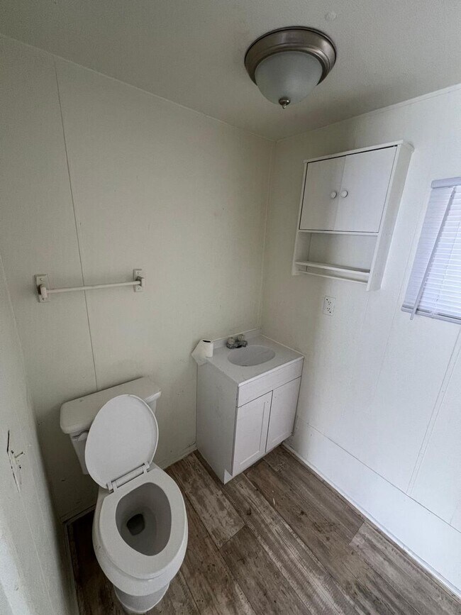 Building Photo - Renovated 2-Bed, 2-Bath Mobile Home