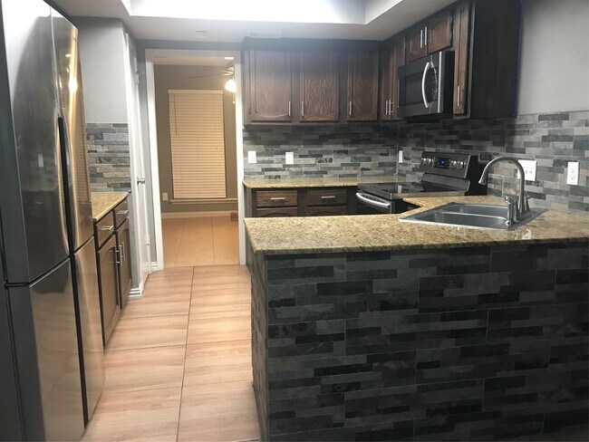 Building Photo - 8110 Streamside Dr