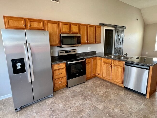 Building Photo - 3 Bed 2 Bath with Bonus in North Blackman Area